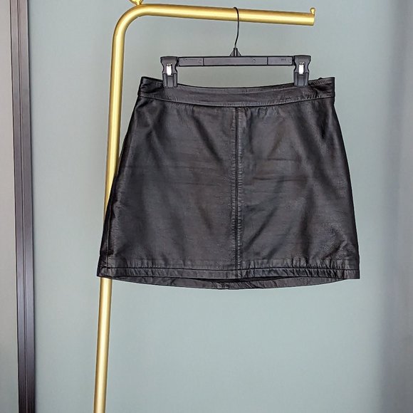 Cupcakes & Cashmere Black Leather Mini Skirt (6) - Picture 6 of 7